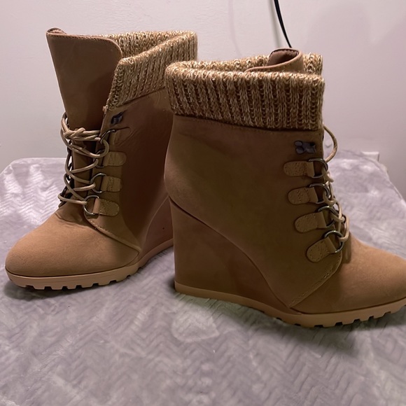 Shoedazzle Tan booties sz 8 - Picture 3 of 4